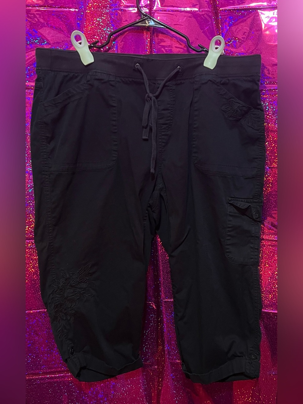 Source Unknown Black Drawstring Cargo Capris with Embroidered Detail